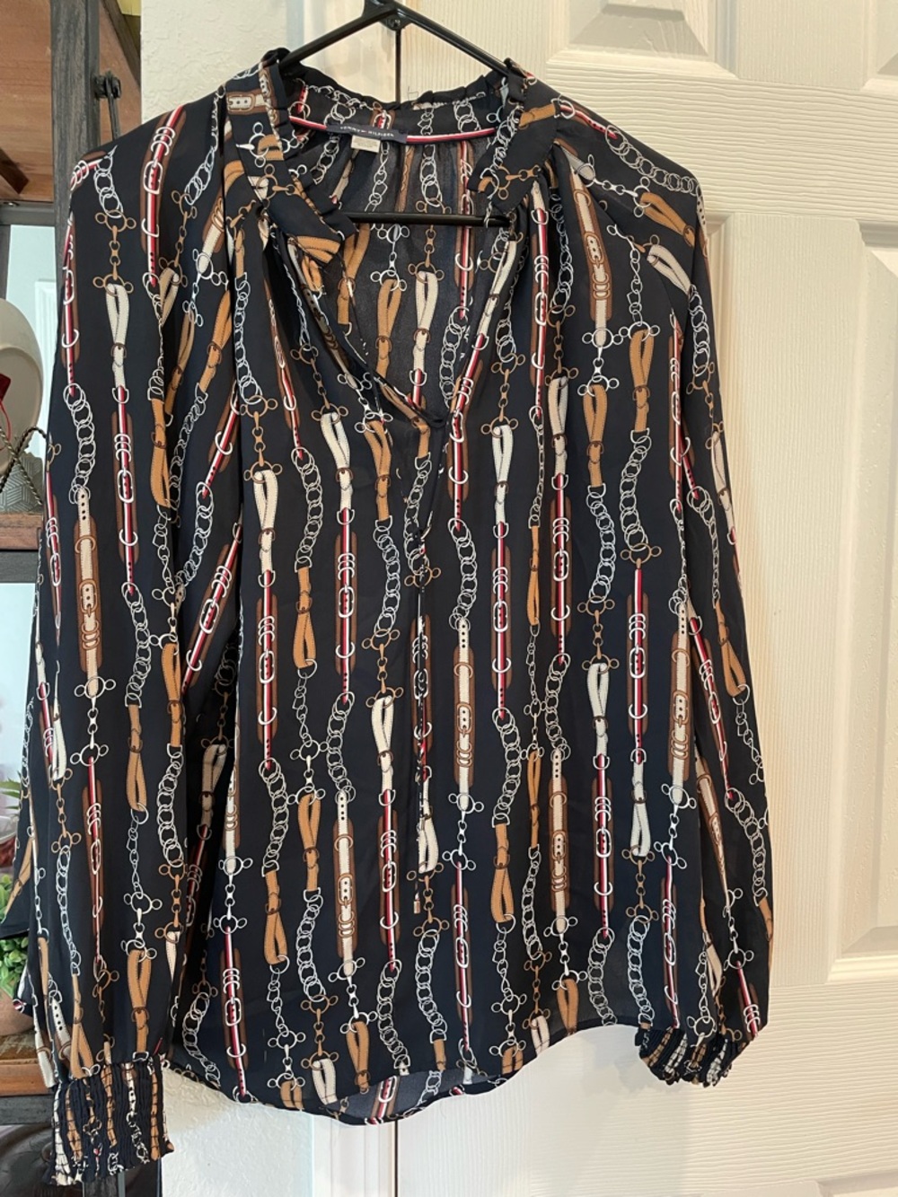 Banana Republic Equestrian print chiffon pullover tie neck long sleeve
Blouse SM